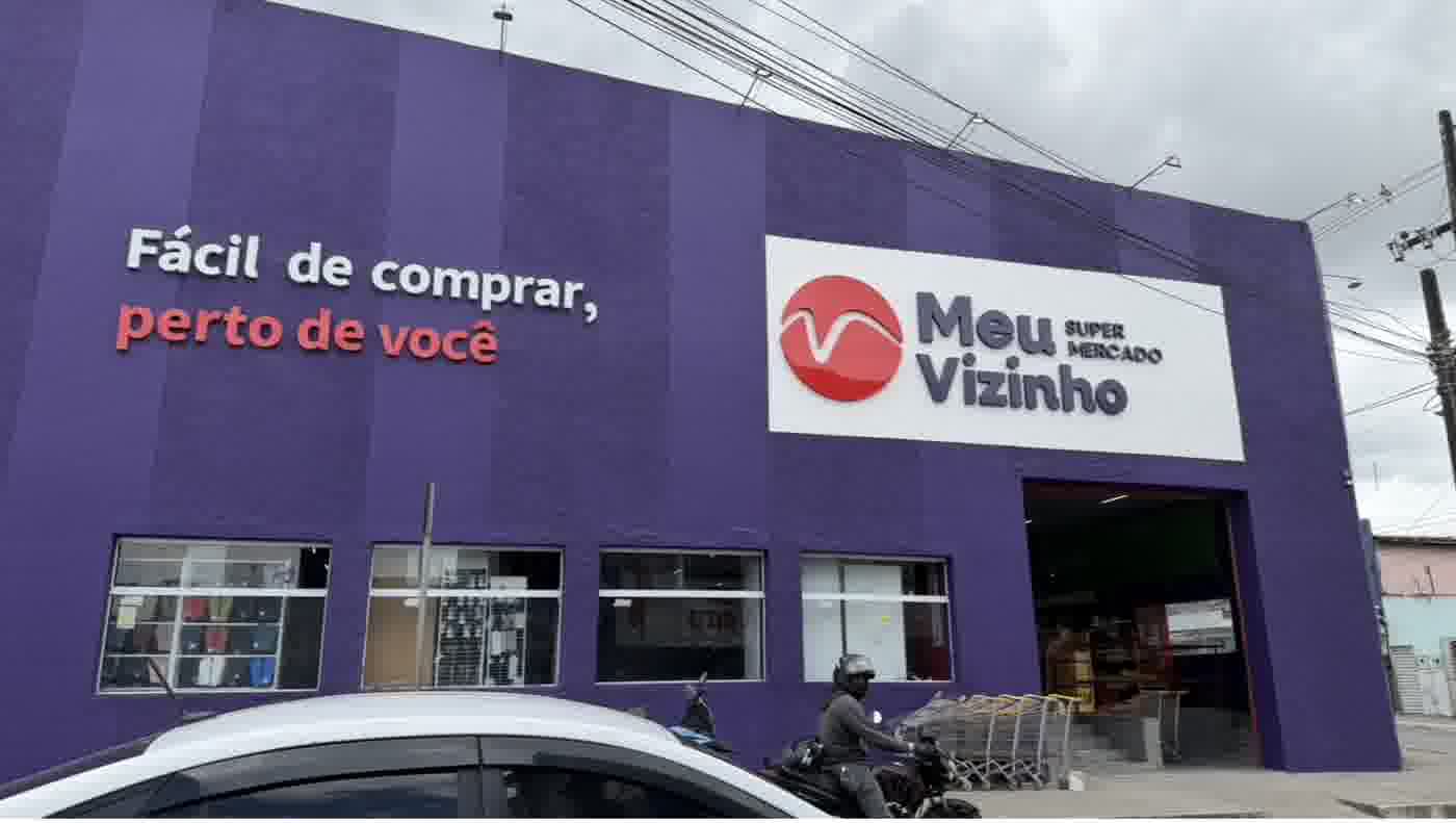Fachada do Meu Vizinho Supermercado no bairro Kennedy, Caruaru